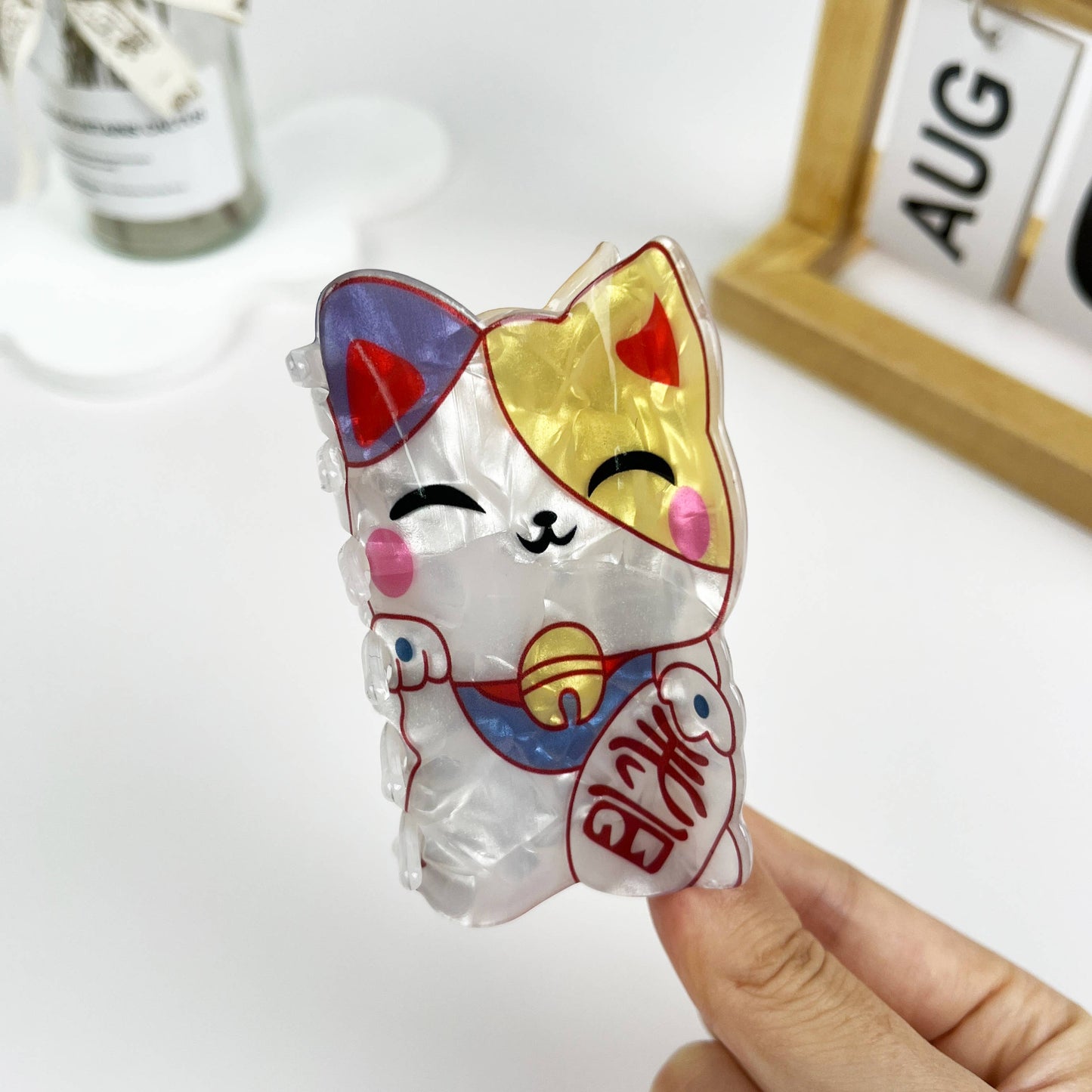 Japanese Lucky Cat Acrylic Hair Clip: White