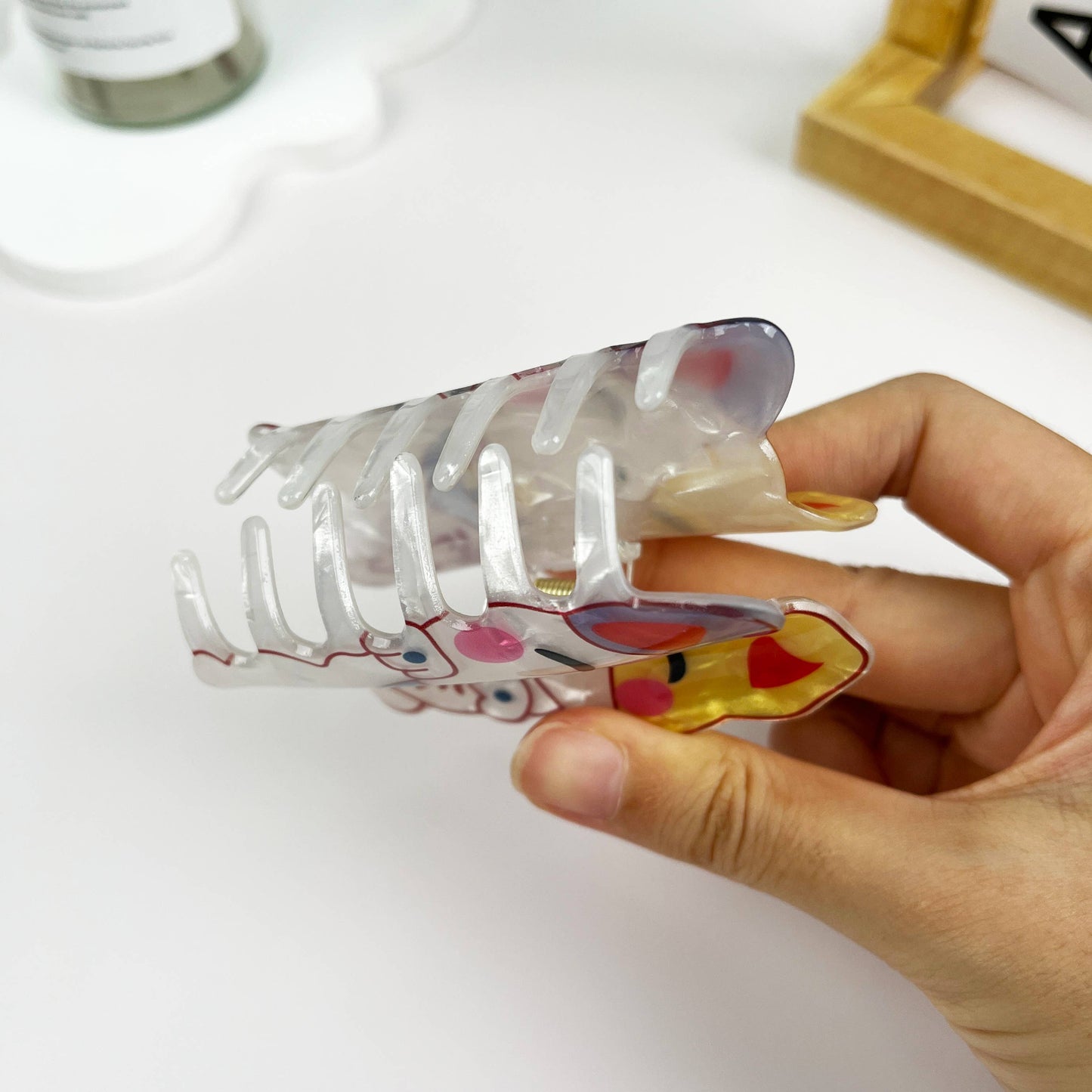 Japanese Lucky Cat Acrylic Hair Clip: White